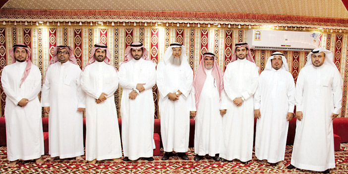  أعضاء المجلس البلدي مع رئيس البلدية
