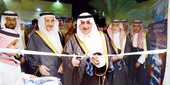  الأمير فهد يقص شريط المعرض السنوي للمدارس