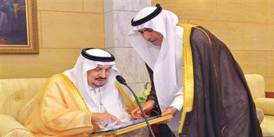 أمير منطقة الرياض يدشن الخدمات الإلكترونية لتطوير إمارات المناطق 