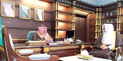 الأمير حسام بن سعود يستعرض مشروعات جامعة الباحة وجهود الأمانة في خدمة المواطنين 