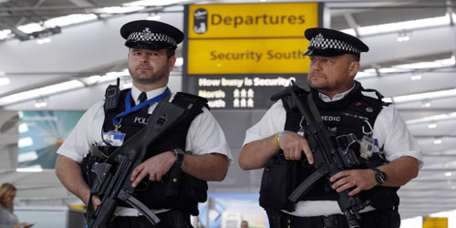الشرطة البريطانية تتحقق من تقرير عن جسم مشبوه بمطار هيثرو 