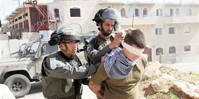 قوات الاحتلال تعتقل سبعة أشخاص في محافظاتٍ عدة 