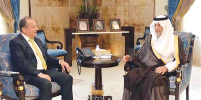أمير منطقة مكة المكرمة يلتقى السفير البريطاني 