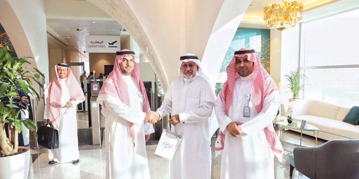 عبر الصالة الجديدة المخصصة للرحلات الداخلية بمطار الملك خالد الدولي: 