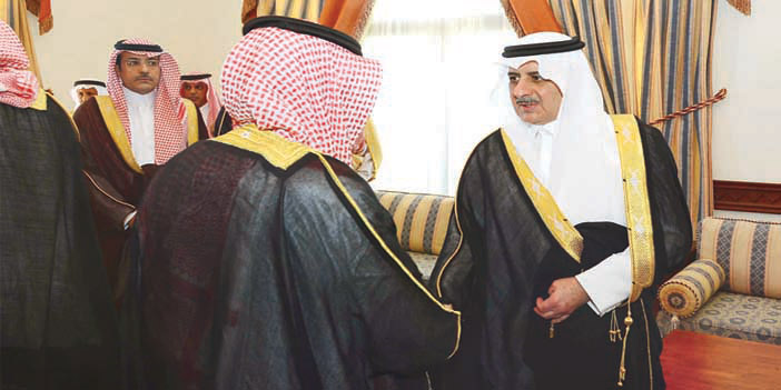 أمير تبوك يلتقي برؤساء المراكز في محافظة أملج