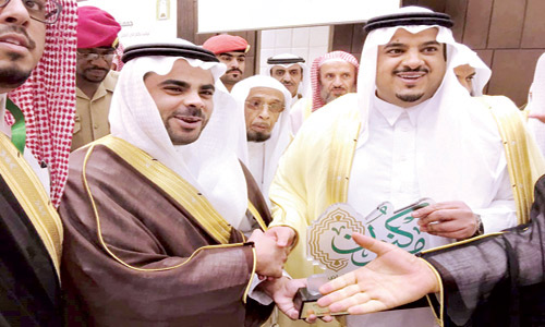 نائب أمير منطقة الرياض يكرم العثيم