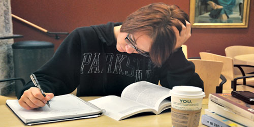 تحذير من تناول القهوة أثناء المذاكرة! 