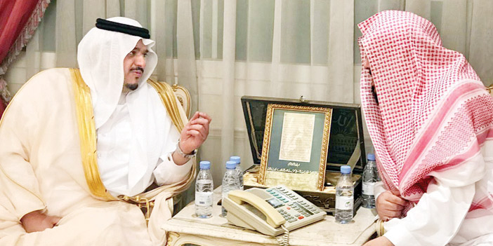 الأمير محمد بن عبدالرحمن يعزي في وفاة الشيخ إبراهيم آل شيخ 