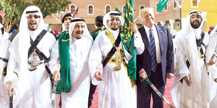  خادم الحرمين والرئيس الأمريكي يشاركان في العرضة السعودية في قصر المربع التاريخي