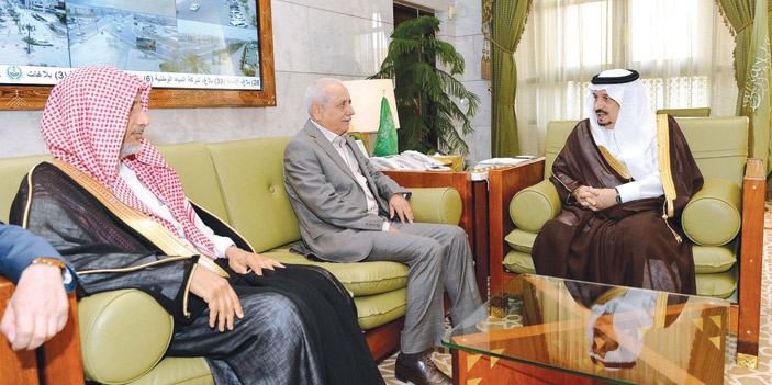  أمير منطقة الرياض يستقبل النائب العام لجمهورية الجزائر