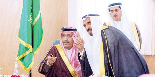   الأمير حسام بن سعود خلال زيارته للمندق