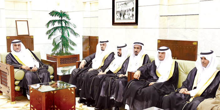 نائب أمير منطقة الرياض يستقبل رؤساء بلديات المنطقة 