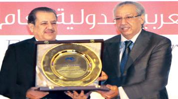 رئيس مجلس إدارة سامبا يحصل على «جائزة الشخصية المصرفية العربية 2017» 
