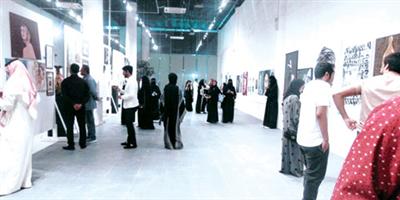معرض «كلنا فن» الثاني يُبقي صداه ويدفع بالفنانات للبحث والابتكار 