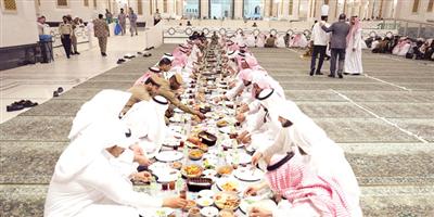 شؤون الحرمين تقيم مائدة إفطار للجهات المشاركة في خدمة ضيوف الرحمن 