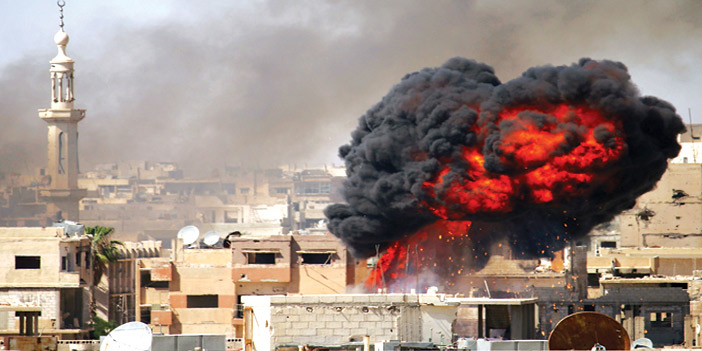  أعمدة الدخان تغطي سماء درعا جراء قصف الأسد