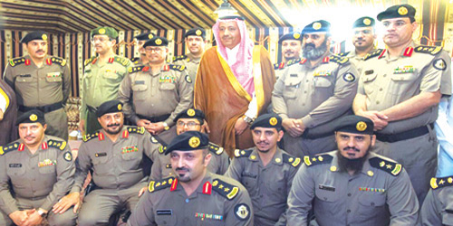  أمير الباحة ومدير شرطة الباحة وعدد من الضباط بعد الجولة التفقدية
