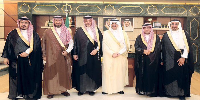  الأمير سعود بن نايف ورئيس وأعضاء مجلس إدارة جمعية «واجب»