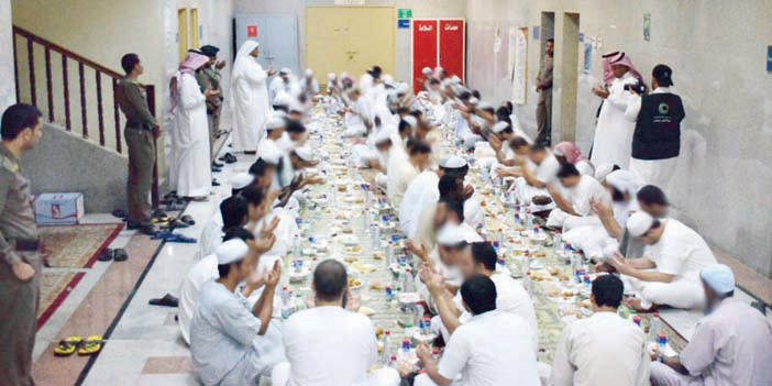  مشاركة نزلاء سجون العاصمة المقدسة وجبة الإفطار