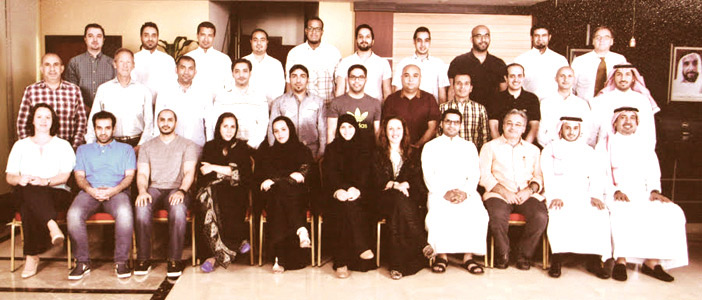  صورة جماعية للمشاركين في البرنامج