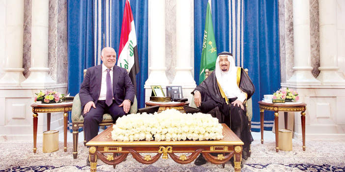 خادم الحرمين خلال جلسة مباحثاته مع رئيس الوزراء العراقي