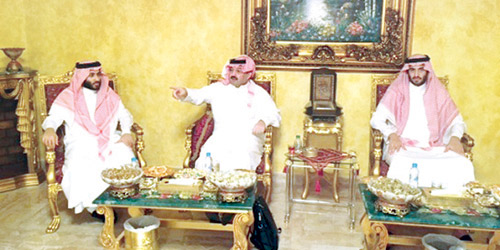 الأمير تركي بن طلال ومرافقوه يشرِّفون احتفالية الدكتور حجاج بالمدينة المنورة 
