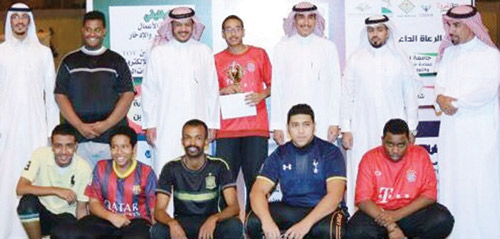 تكريم الفائزين في نادي الحي بالمجمعة 