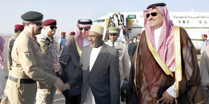   الأمير فيصل بن سلمان مستقبلاً الرئيس غزالي لدى وصوله المدينة المنورة
