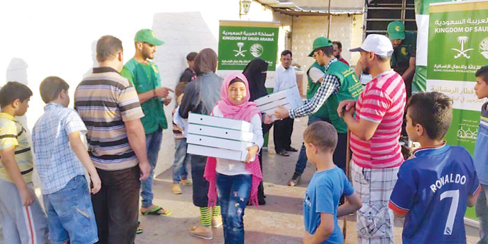 مركز الملك سلمان للإغاثة يوزع وجبات إفطار الصائم على اللاجئين السوريين في لبنان 