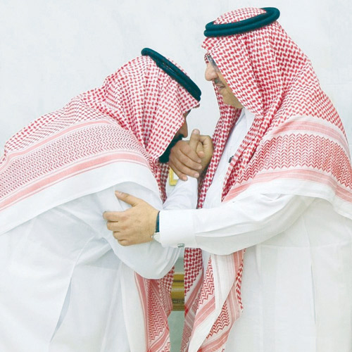  الأمير محمد بن نايف مبايعاً الأمير محمد بن سلمان ولياً للعهد