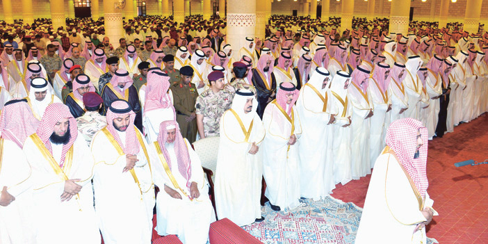  سمو أمير منطقة الرياض يؤدي صلاة العيد في العاصمة الرياض