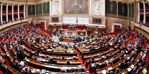 الحكومة الفرنسية تجتاز اقتراعا على الثقة في البرلمان 