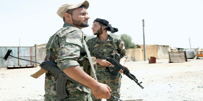  جندي من قوات سوريا الديمقراطية خلال الاشتباكات مع داعش في الرقة