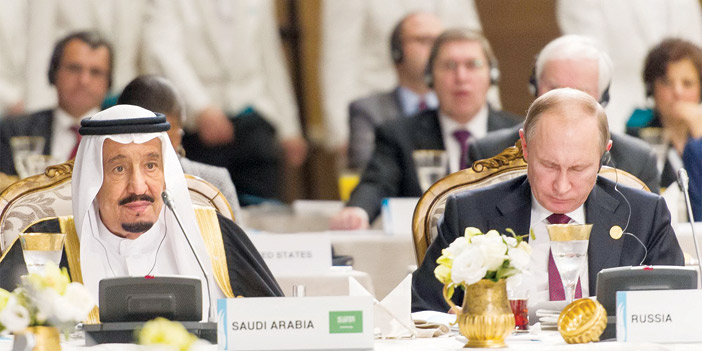  خادم الحرمين الشريفين خلال ترؤسه وفد المملكة في قمة سابقة لقادة مجموعة العشرين