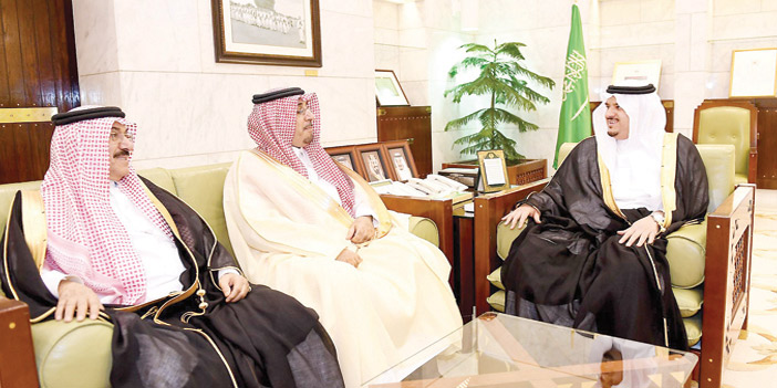  الأمير محمد بن عبدالرحمن مستقبلاًً المسؤولين والمواطنين المهنئين بعيد الفطر