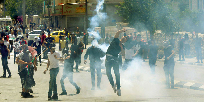   جانب من المواجهات بين الشعب الفلسطينيين وقوات الاحتلال