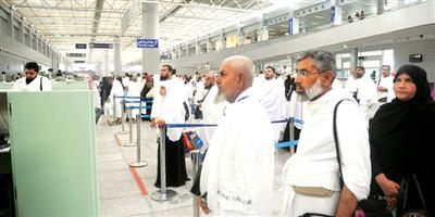وصول أولى رحلات الحجاج لمطار الملك عبدالعزيز الدولي بجدة 