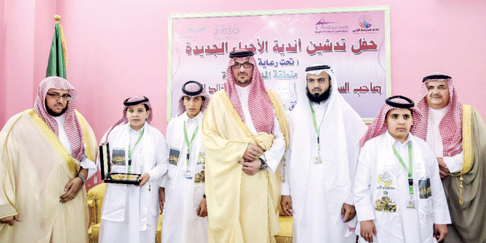  الأمير سعود أثناء افتتاح أندية الأحياء بالمدينة المنورة