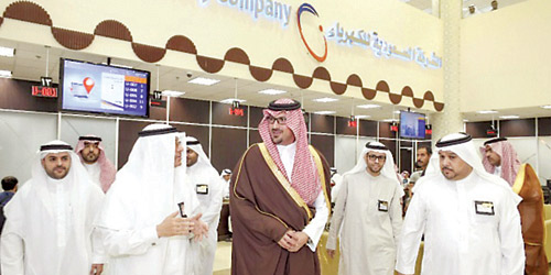  الأمير سعود بن خالد يتابع سير العمل في صالة المشتركين
