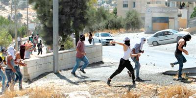 قوات الاحتلال تعتقل ثمانية فلسطينيين من محافظات عدة 