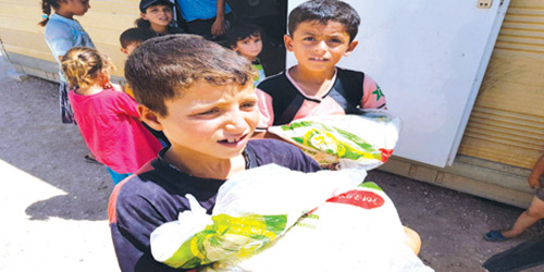  جانب من مراحل توزيع الخبز في الداخل السوري