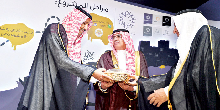  أمير الباحة يكرِّم أرامكو السعودية لرعايتها المهرجان