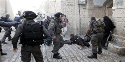القوات الإسرائيلية تعتدي على فلسطينية بالضرب وتعتقل ابنها 