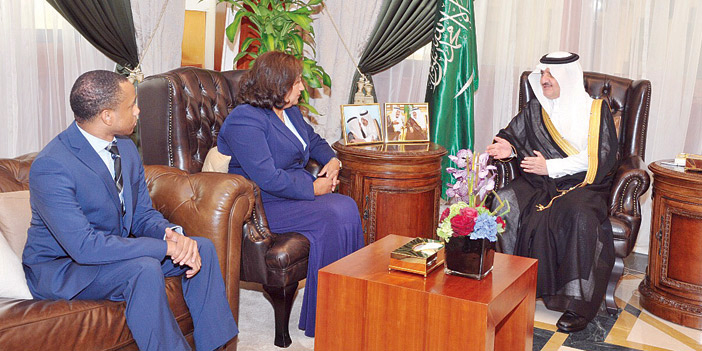  الأمير ‏سعود بن نايف خلال لقائه بالقنصل الأمريكي