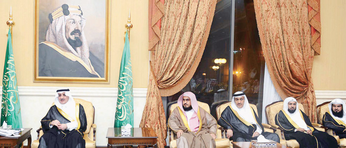  الأمير فهد بن سلطان في لقائه الأسبوعي