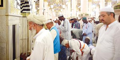 ضيوف الرحمن يتوافدون إلى المسجد النبوي 