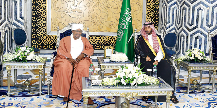  نائب أمير منطقة مكة المكرمة مستقبلاً الرئيس السوداني