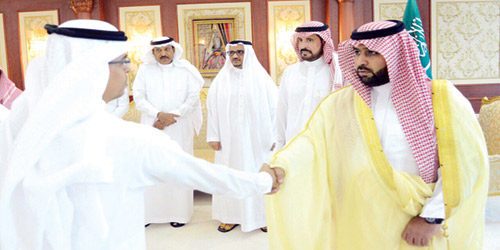 الأمير محمد بن عبدالعزيز مستقبلاً وكلاء الإمارة ومديري الإدارات