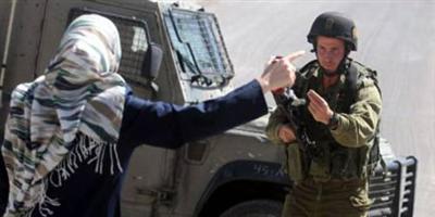 قوات الاحتلال تعتقل زوجة وطفلة أسير فلسطيني من بلدة بيت ريما 