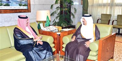 الأمير فيصل بن بندر استعرض مع السفير البحريني العلاقات الثنائية 